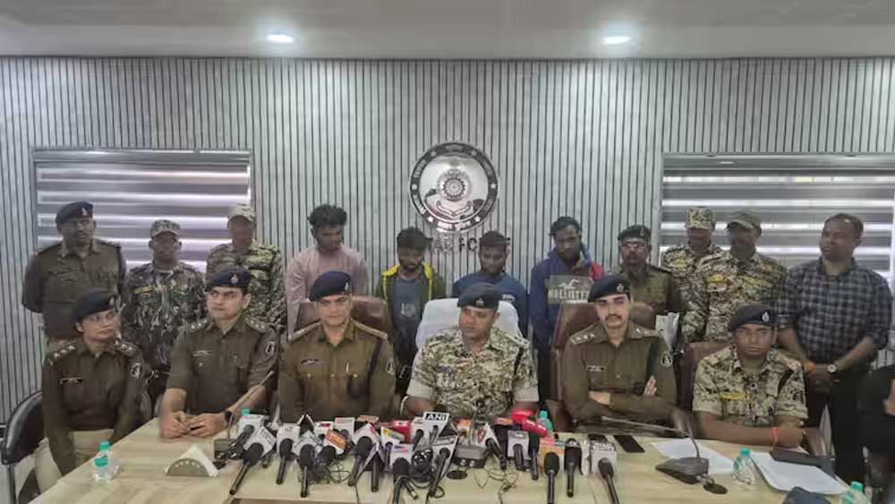 CG के बस्तर पुलिस ने 48 घंटे के अंधे कत्ल की सुलझाई गुत्थी, वाहन चालक समेत 4 गिरफ्तार