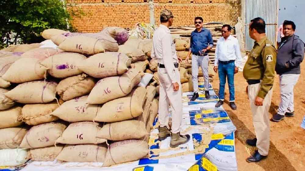 छत्तीसगढ़-महासमुंद में अवैध परिवहन व भण्डारण पर कार्रवाई, 143 प्रकरण में 9425.77 क्विंटल धान जब्त