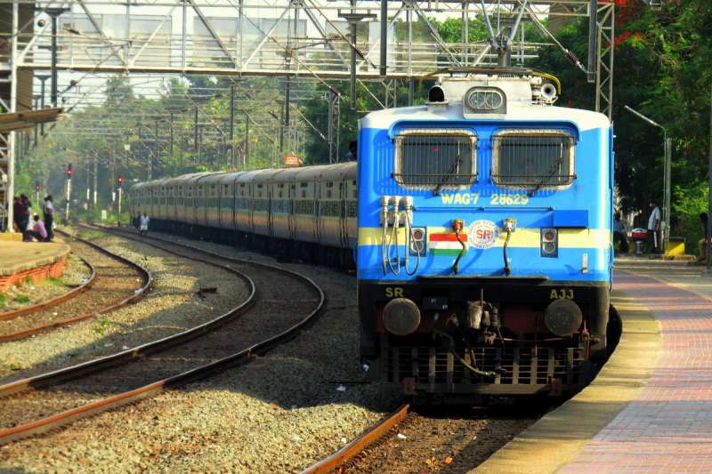 05074/05073 लालकुआ – क्रांतिवीर संगोल्ली रायन्ना (बेंगलुरु) – लालकुआ विशेष ट्रेन